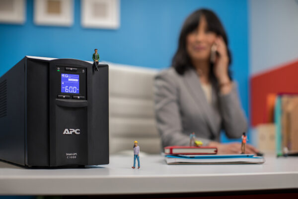 APC Smart-UPS SMC1000IC Noodstroomvoeding - 8x C13, USB, SmartConnect, 1000VA - Afbeelding 6