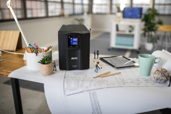 APC Smart-UPS SMC1000IC Noodstroomvoeding - 8x C13, USB, SmartConnect, 1000VA - Afbeelding 4