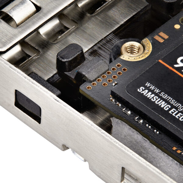 StarTech.com M.2 NVMe SSD naar PCIe x4 Hot-Swap Drive Bay met Verwisselbare Tray voor PCI Express Expansion Slot, Installatie zo - Afbeelding 7