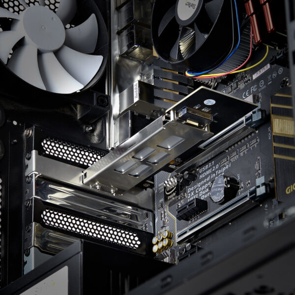 StarTech.com M.2 NVMe SSD naar PCIe x4 Hot-Swap Drive Bay met Verwisselbare Tray voor PCI Express Expansion Slot, Installatie zo - Afbeelding 9