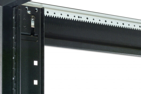 APC AR3100 NetShelter SX 42U 600mm(b) x 1070mm(d) 19" IT rack, behuizing met zijpanelen, zwart - Afbeelding 2