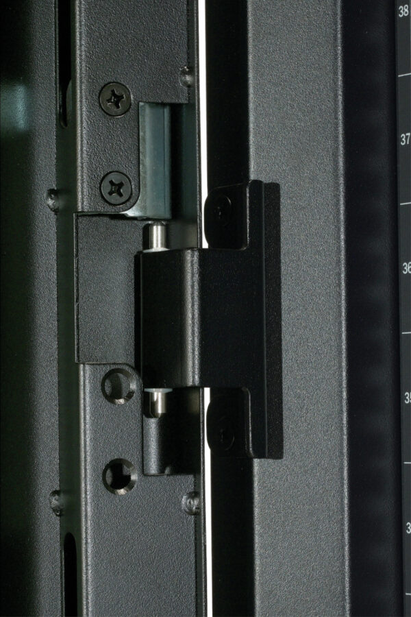 APC AR3100 NetShelter SX 42U 600mm(b) x 1070mm(d) 19" IT rack, behuizing met zijpanelen, zwart - Afbeelding 21