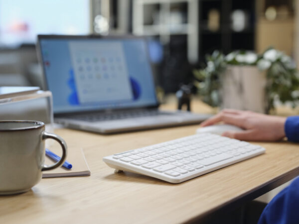 Trust Lyra toetsenbord Universeel RF-draadloos + Bluetooth QWERTY Amerikaans Engels Wit - Afbeelding 6