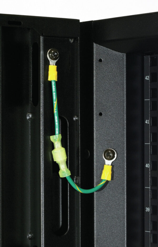 APC AR3100 NetShelter SX 42U 600mm(b) x 1070mm(d) 19" IT rack, behuizing met zijpanelen, zwart - Afbeelding 29