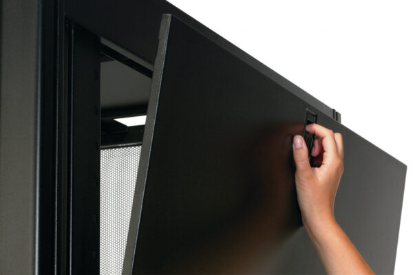APC AR3100 NetShelter SX 42U 600mm(b) x 1070mm(d) 19" IT rack, behuizing met zijpanelen, zwart - Afbeelding 22