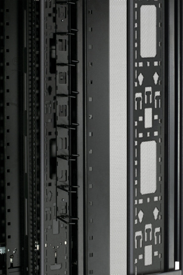 APC AR3100 NetShelter SX 42U 600mm(b) x 1070mm(d) 19" IT rack, behuizing met zijpanelen, zwart - Afbeelding 18