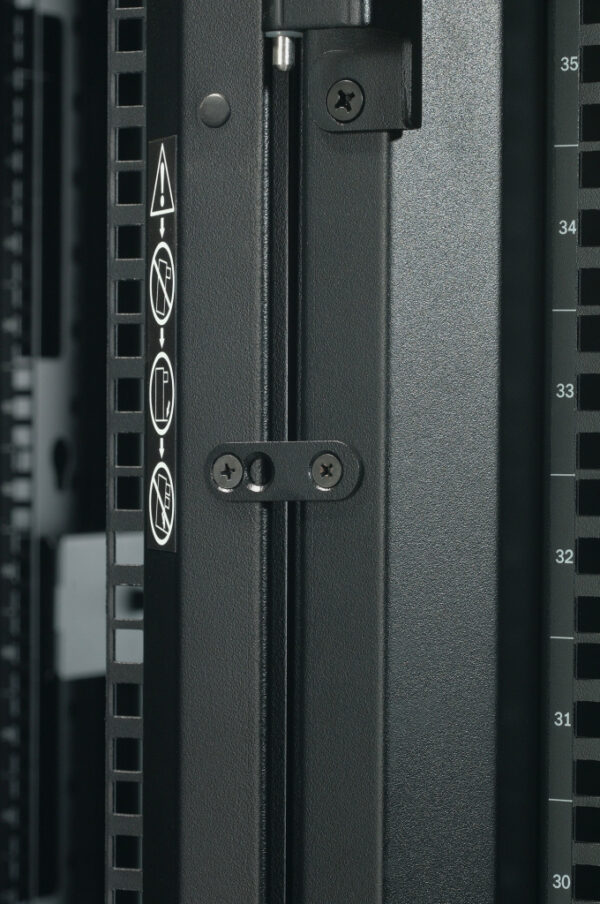 APC AR3100 NetShelter SX 42U 600mm(b) x 1070mm(d) 19" IT rack, behuizing met zijpanelen, zwart - Afbeelding 12