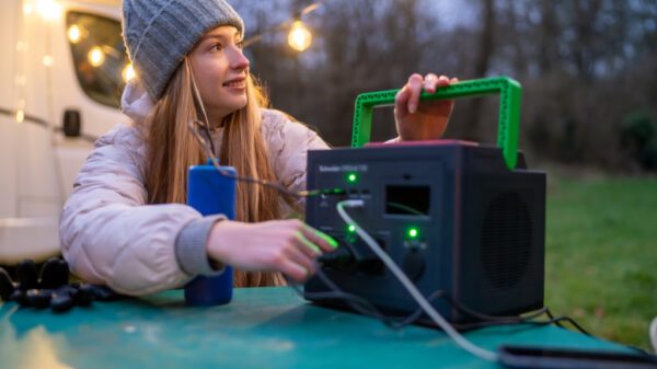 APC SE OffGrid Portable Power Station 330 - Li-Ion accu, LCD, 2x stopcontact, 3x USB-A, 1x USB-C, 1x 12V, draadloze lader - Afbeelding 5