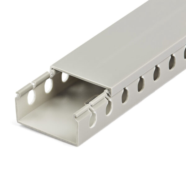 StarTech.com Kabelgoot met Open Sleuven en Deksel, 50mm B x 25mm H 2m L 8mm Sleuven PVC Draadgoot / Muurlijst voor Netwerk Kabel - Afbeelding 4