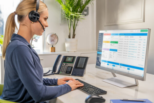 POLY Edge E400 IP-telefoon met PoE-ondersteuning - Afbeelding 3