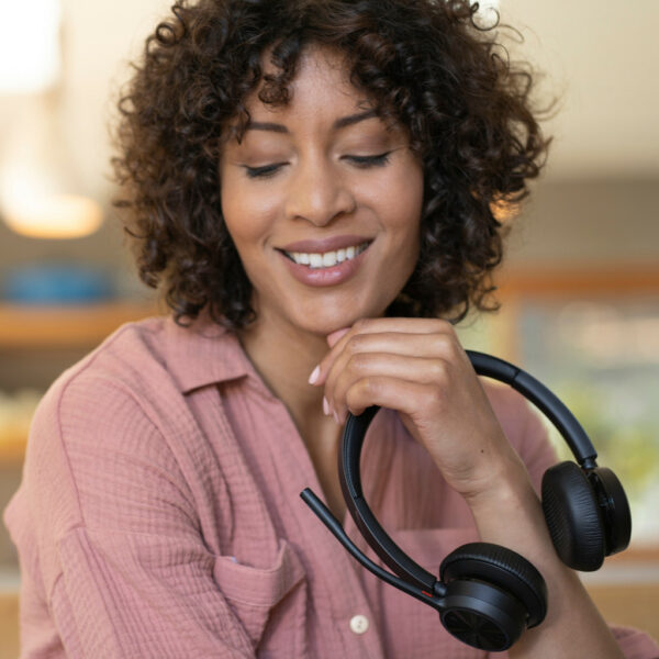 POLY Voyager 4320 USB-C Headset + BT700 dongle - Afbeelding 2