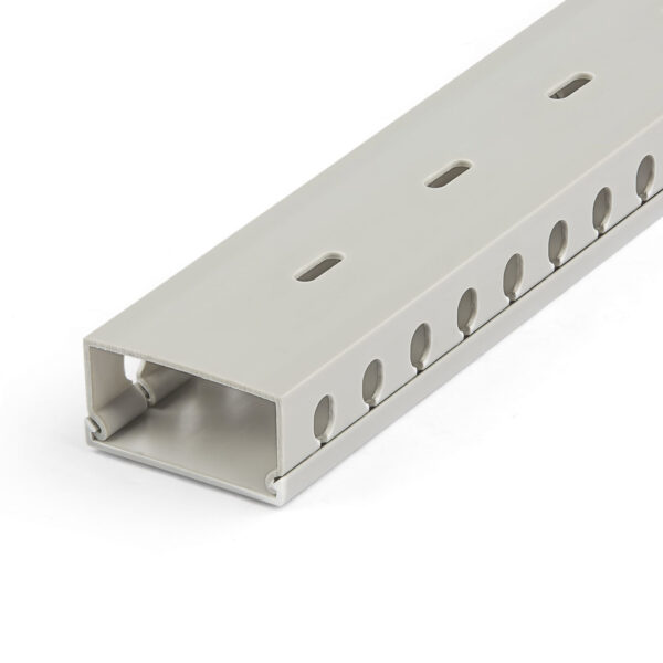 StarTech.com Kabelgoot met Open Sleuven en Deksel, 50mm B x 25mm H 2m L 8mm Sleuven PVC Draadgoot / Muurlijst voor Netwerk Kabel - Afbeelding 2