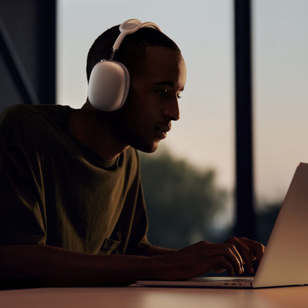 Apple AirPods Max Headset Draadloos Hoofdband Oproepen/muziek Bluetooth Blauw - Afbeelding 4