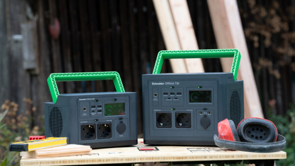 APC SE OffGrid Portable Power Station 330 - Li-Ion accu, LCD, 2x stopcontact, 3x USB-A, 1x USB-C, 1x 12V, draadloze lader - Afbeelding 9