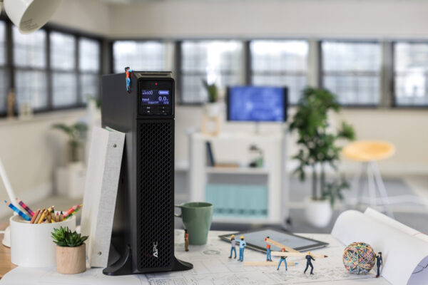APC Smart-UPS On-Line SRT3000XLI - 3kW/VA, 8x C13 & 2x C19, tower - Afbeelding 4