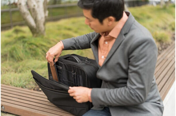 Kensington Contour™ 2.0 Business Laptop Roller — 17” - Afbeelding 12