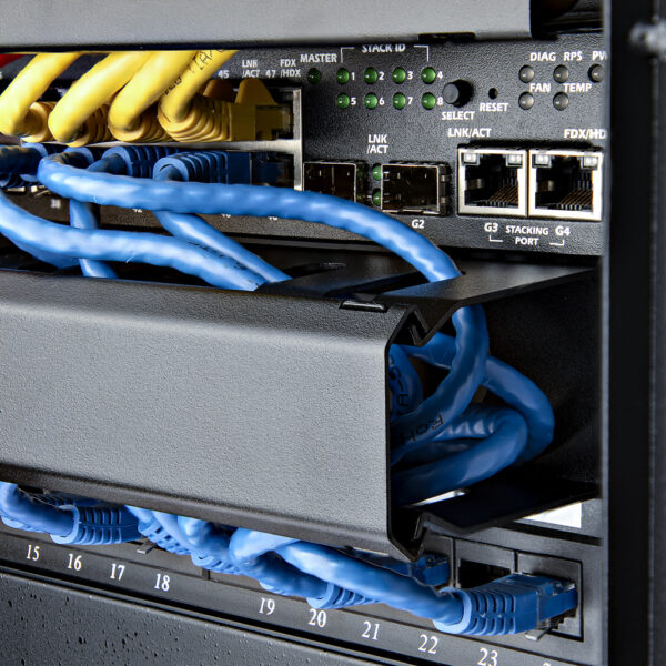 StarTech.com 1U Horizontale Kabelgoot met Deksel voor 19" Server Rack - Vingergoot Kabelmanagement Paneel met Open Sleuven - Ra - Afbeelding 6