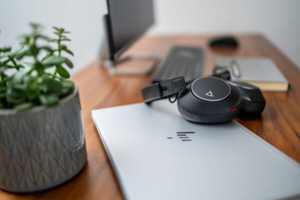 HP Poly Voyager Surround 80 UC USB-C Headset + USB-C/A-adapter - Afbeelding 12