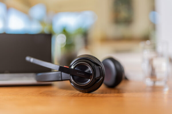 POLY Savi 8220 UC Microsoft Teams Certified DECT 1880-1900 MHz USB-A Headset - Afbeelding 6