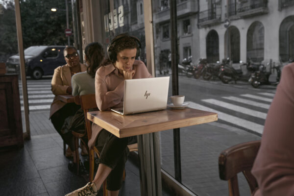 HP EliteBook 8 G1a 14 Next Gen AI AMD Ryzen AI 7 350 Laptop 35,6 cm (14") WUXGA 32 GB DDR5-SDRAM 1 TB SSD Wi-Fi 7 (802.11be) Wi - Afbeelding 6