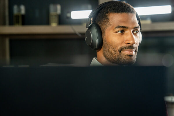 HP Poly Voyager Surround 80 UC Microsoft Teams Certified USB-C Headset + USB-C/A-adapter - Afbeelding 9