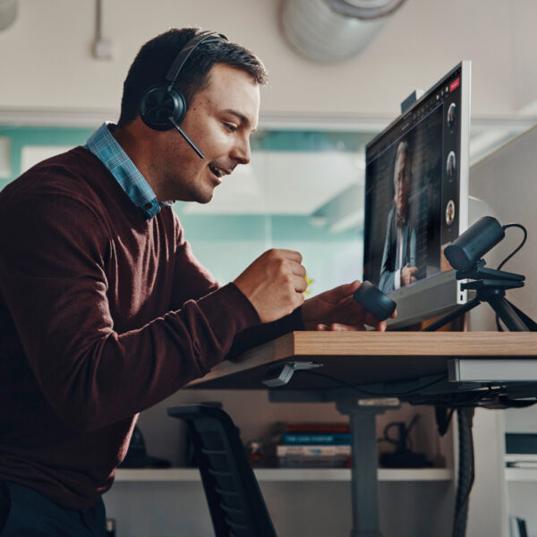 POLY Voyager Focus 2 Microsoft Teams Certified USB-C-C Headset +USB-C/A Adapter - Afbeelding 3