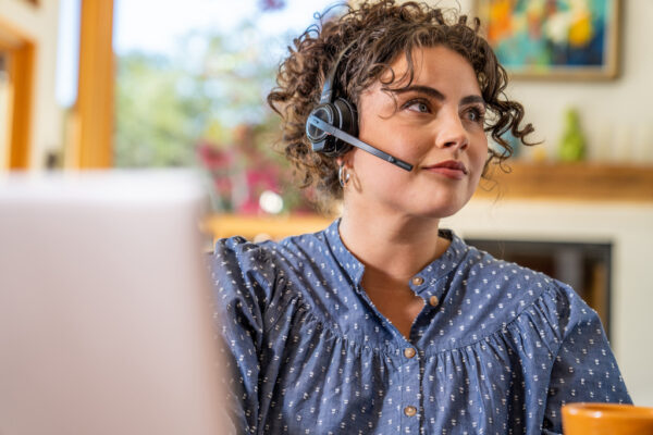 POLY Savi 8210 UC Microsoft Teams Certified DECT 1880-1900 MHz USB-A Headset - Afbeelding 4