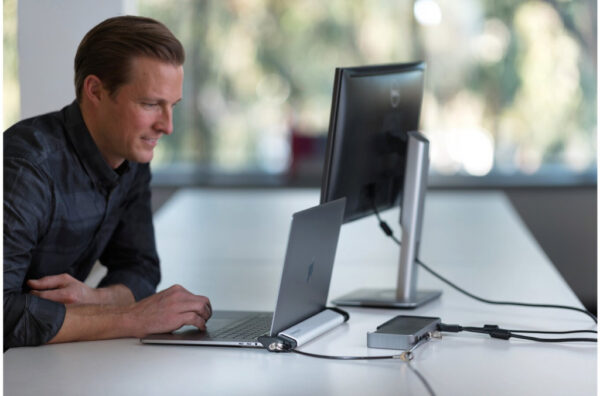 Kensington MicroSaver® 2.0 Twin-laptopslot met sleutel - Afbeelding 4