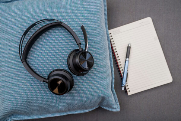 POLY Voyager Focus 2 USB-C-C Headset +USB-C/A Adapter - Afbeelding 7