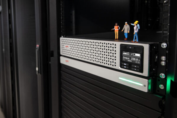 APC Smart-UPS Li-Ion SRTL3000RMXLI-NC Noodstroomvoeding - 3000VA, 6x C13 & 2x C19, USB, rack/tower convertible, NMC - Afbeelding 5