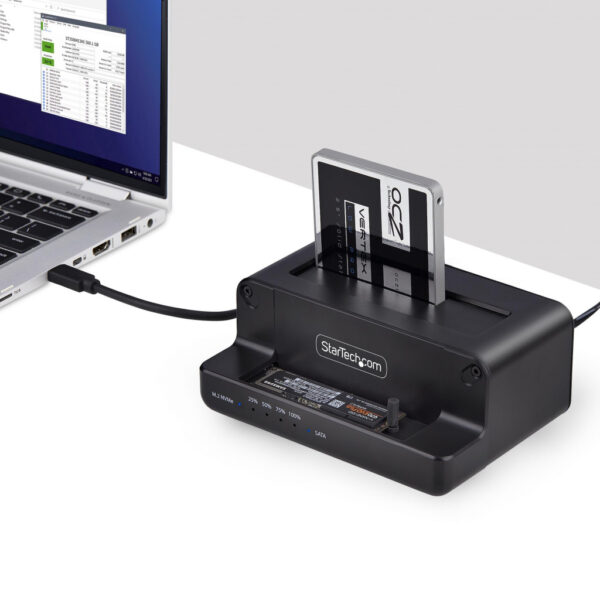 StarTech.com M.2 NVMe naar 2.5"/3.5" SATA Drive Duplicator, Dual Bay Standalone SSD Cloner/Copier en Drive Dock, Bidirectionele - Afbeelding 14