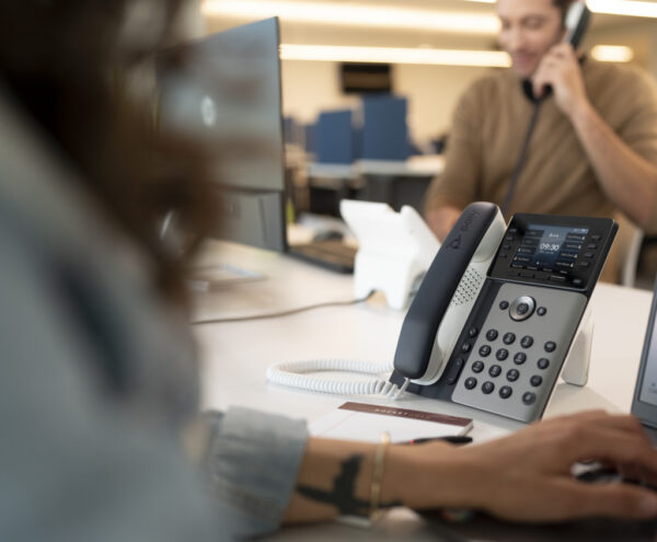 Poly Edge E320 IP-telefoon met PoE-ondersteuning - Afbeelding 5