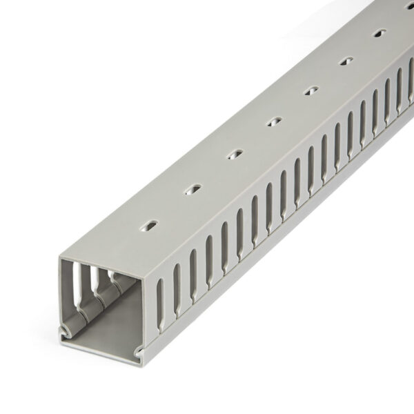 StarTech.com Kabelgoot met Open Sleuven en Deksel, 50mm B x 50mm H 2m L 8mm Sleuven PVC Draadgoot / Muurlijst voor Netwerk Kabel - Afbeelding 2