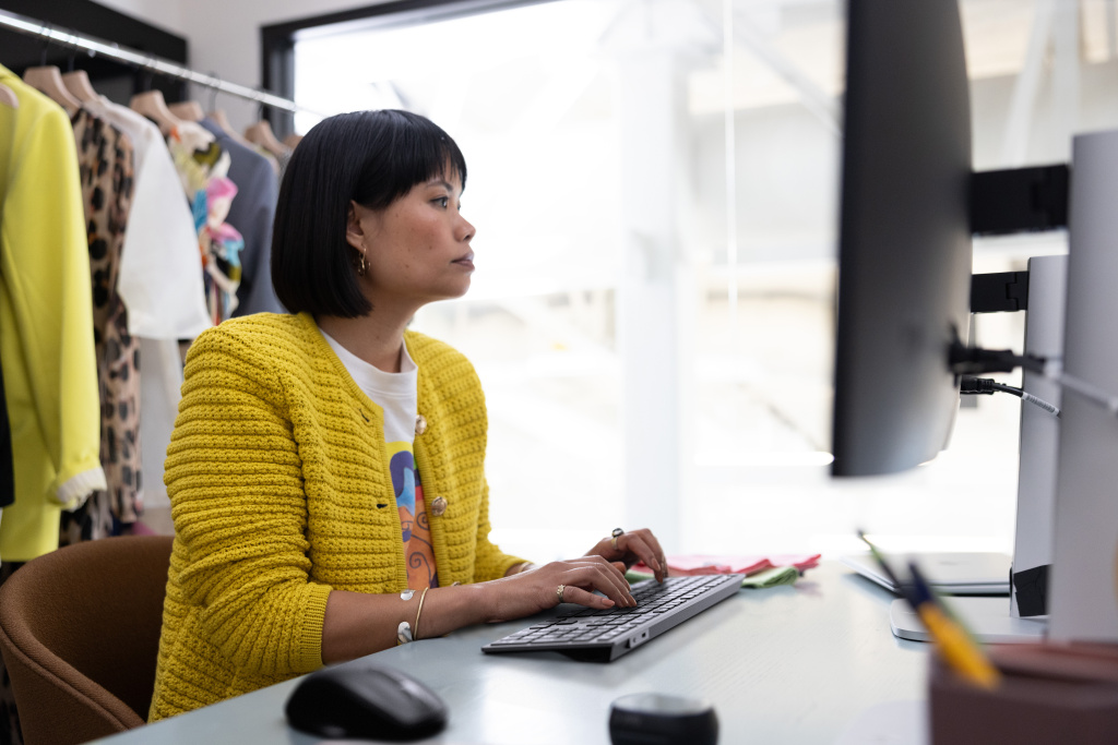 HP 720 Multi-Device Rechargeable Wireless Keyboard and Mouse Combo - Afbeelding 2