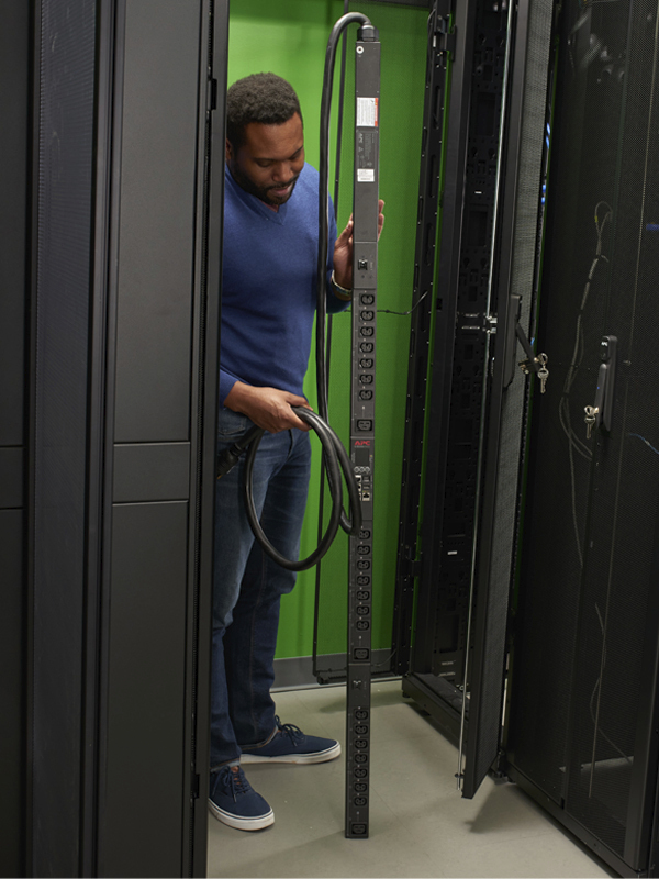 APC Rack PDU APDU9959EU3, Switched, 0U, 16A, 230V, (21x) C13 & (3x) C19, IEC309 + C20 stekker - Afbeelding 3