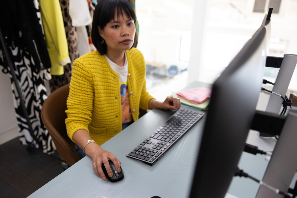 HP 720 Multi-Device Rechargeable Wireless Keyboard and Mouse Combo - Afbeelding 3