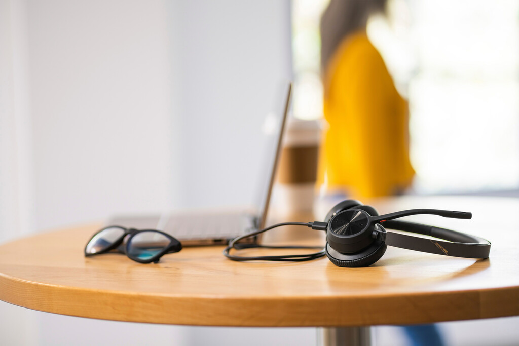 POLY Voyager 4320 Microsoft Teams Certified USB-C Headset + BT700 dongle - Afbeelding 3