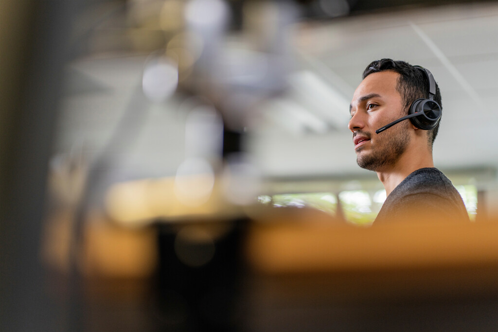 POLY Voyager 4320 USB-C Headset + BT700 dongle - Afbeelding 6